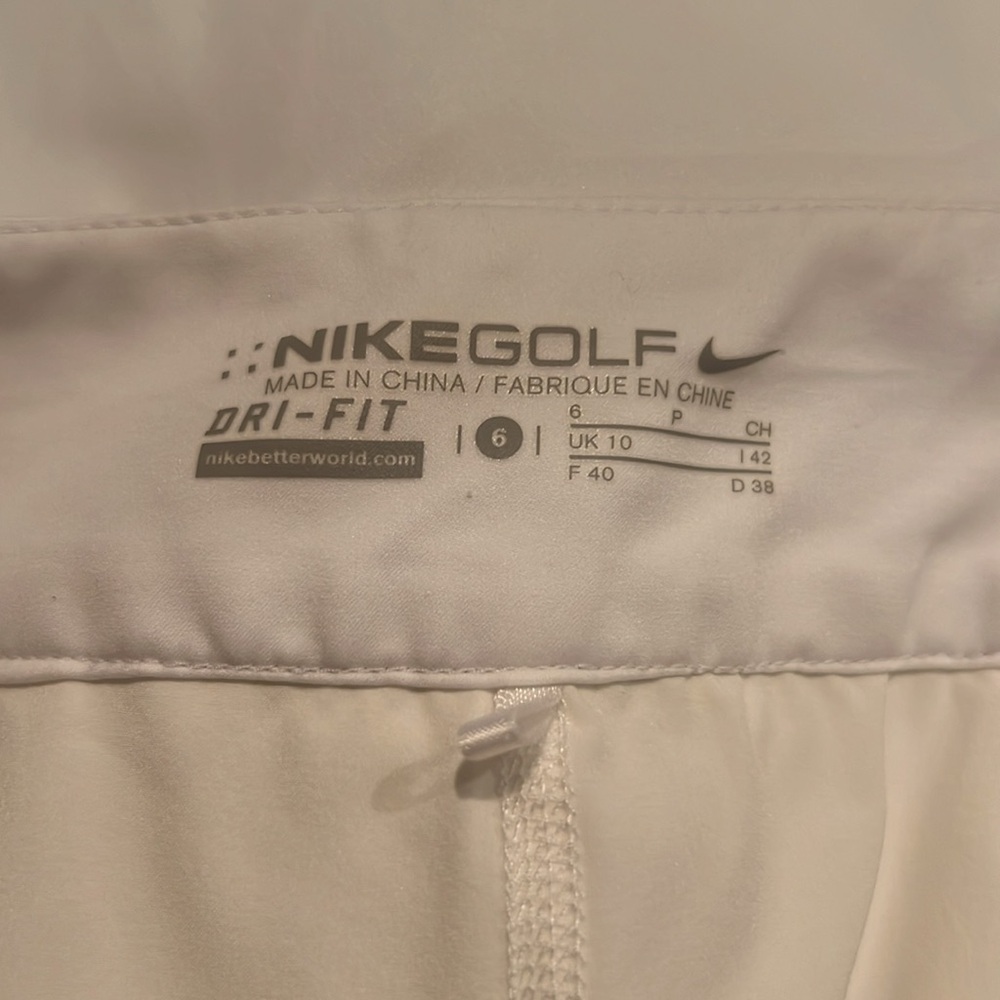 Nike - Picture 4 of 4